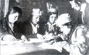Một lớp học xóa mù chữ ở Liên Xô năm 1926